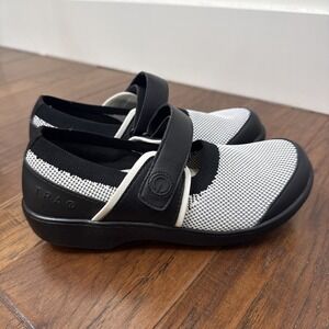 Alegria Traq Qutie Mary Jane Walking Shoe 7 Black White Comfort Slip Resistant